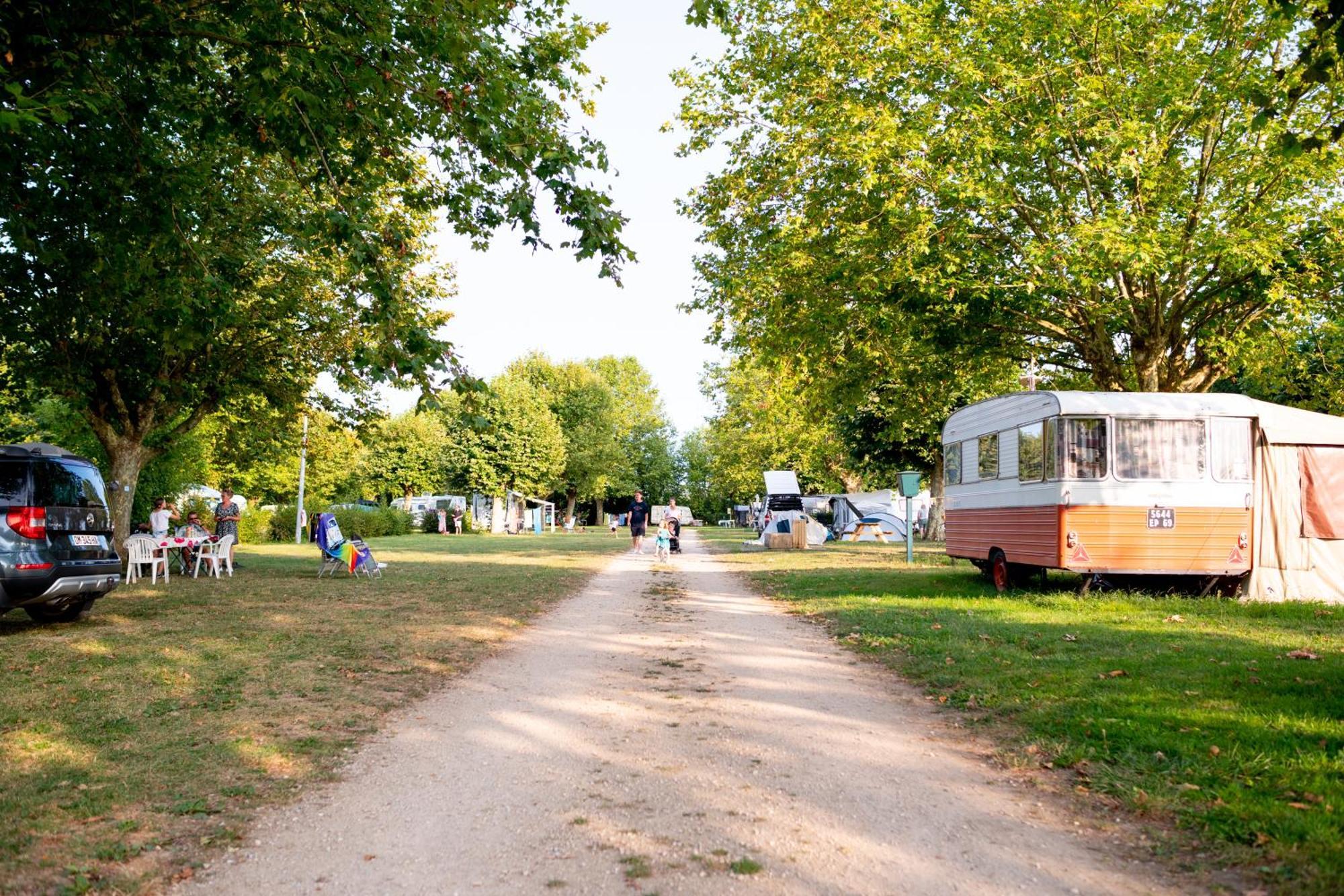 Camping De Thoissey *** المظهر الخارجي الصورة